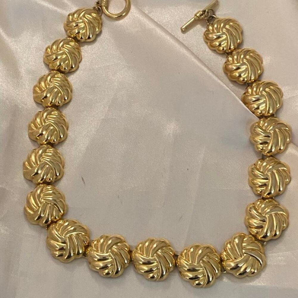 Vintage Anne Klein 80s Matte Gold Tone Shell Leaf Choker Necklace Toggle Clasp
